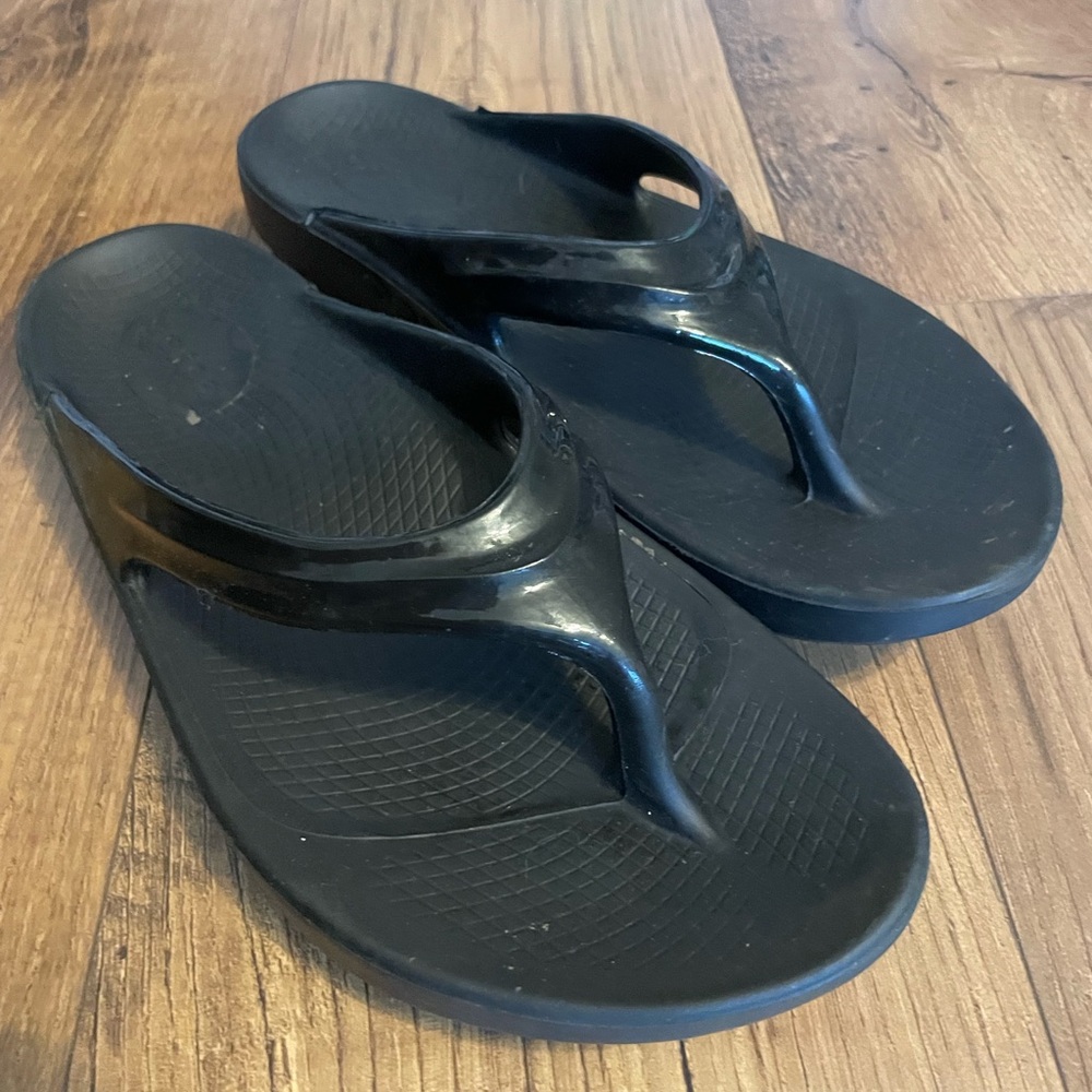 OOFOS Women’s OOLALA Sandal Black
